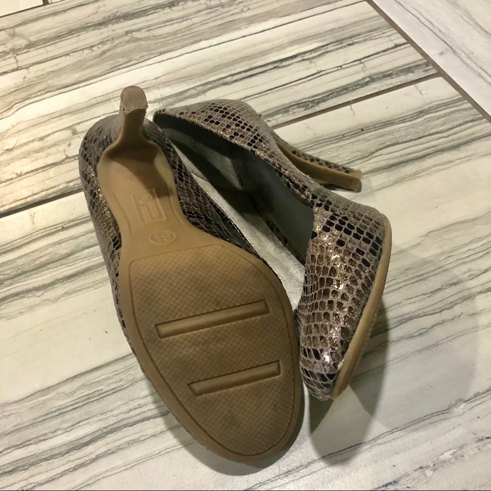 🌟Host Pick🌟Mootsies Tootsies Taupe Snakeskin Pattern Pumps - Picture 6 of 9